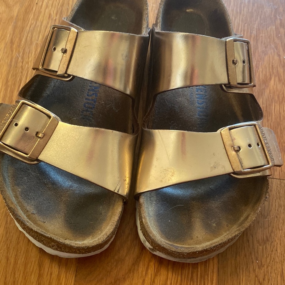Rose gold Birkenstock’s size 37 . Worn less than 10 times